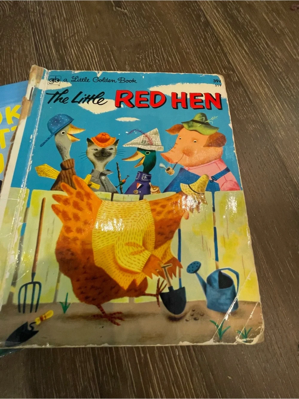 The Little Red Hen Board Book - Bright Yellow Cover
